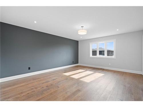 7346 Sherrilee Crescent, Niagara Falls, ON - Indoor Photo Showing Other Room