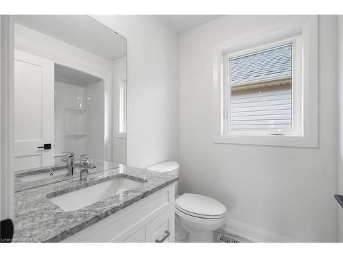 7346 Sherrilee Crescent, Niagara Falls, ON - Indoor Photo Showing Bathroom