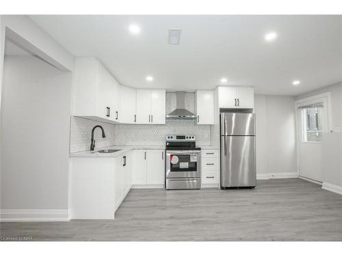 168 Windsor Street, Welland, ON - Indoor Photo Showing Kitchen