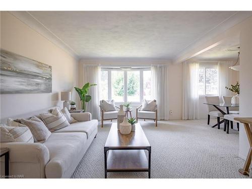 10 Noelle Drive, St. Catharines, ON - Indoor Photo Showing Living Room