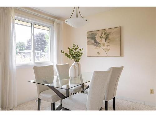 10 Noelle Drive, St. Catharines, ON - Indoor Photo Showing Dining Room