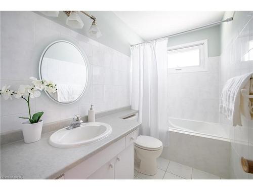 10 Noelle Drive, St. Catharines, ON - Indoor Photo Showing Bathroom