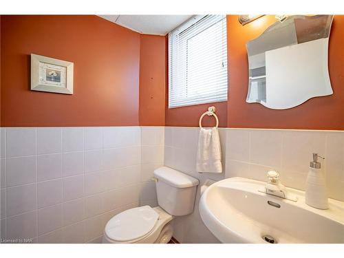 10 Noelle Drive, St. Catharines, ON - Indoor Photo Showing Bathroom