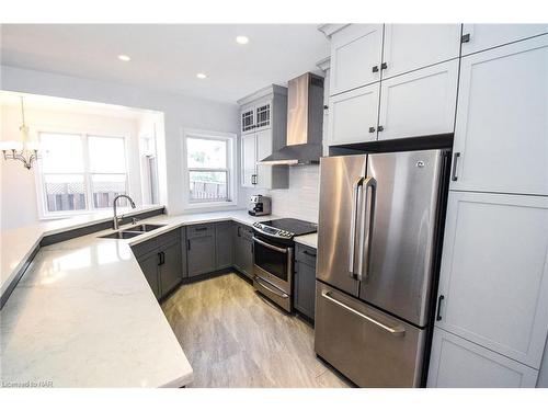 6 Gertrude Street, St. Catharines, ON - Indoor Photo Showing Kitchen With Double Sink With Upgraded Kitchen