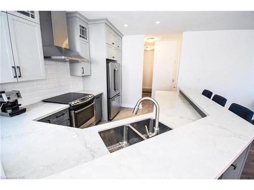 6 Gertrude Street, St. Catharines, ON - Indoor Photo Showing Kitchen With Double Sink With Upgraded Kitchen