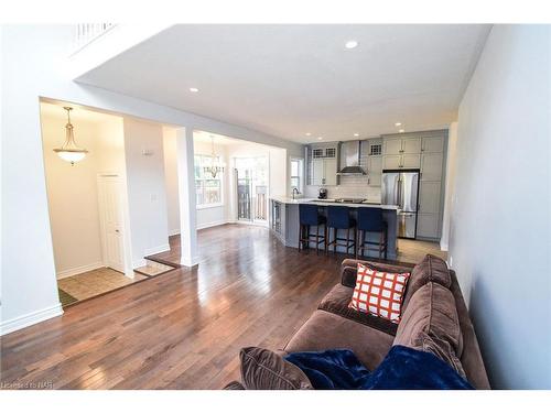 6 Gertrude Street, St. Catharines, ON - Indoor Photo Showing Living Room