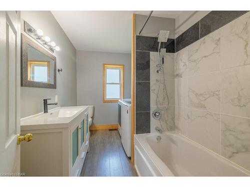 72 Wellington Street, Port Colborne, ON - Indoor Photo Showing Bathroom