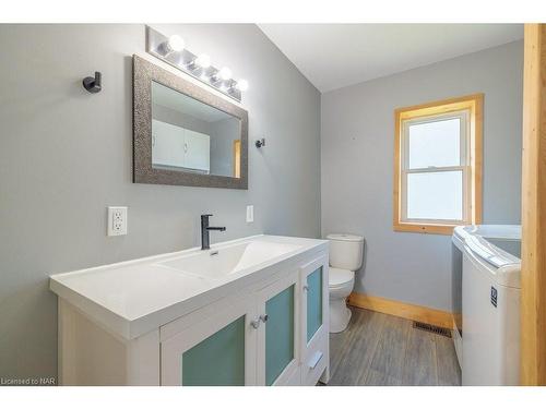 72 Wellington Street, Port Colborne, ON - Indoor Photo Showing Bathroom