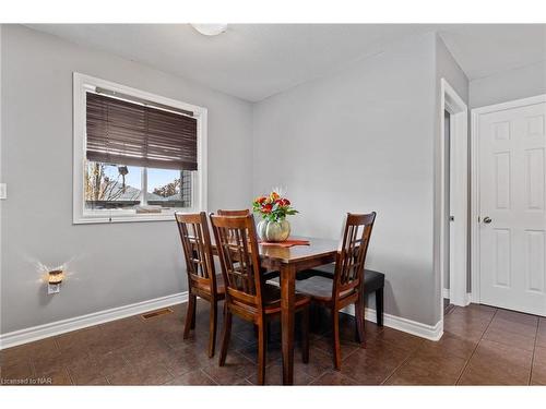 423 Deere Street Street, Welland, ON - Indoor Photo Showing Dining Room