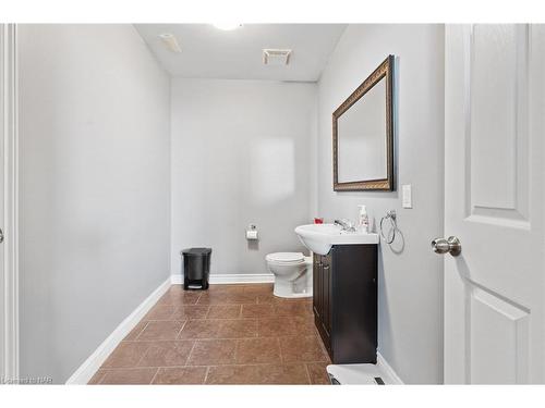 423 Deere Street Street, Welland, ON - Indoor Photo Showing Bathroom