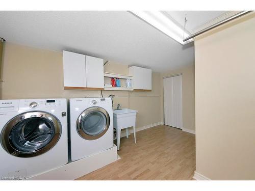 15 Oak Drive, Niagara-On-The-Lake, ON - Indoor Photo Showing Laundry Room