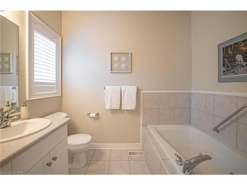 8-27 Parnell Road, St. Catharines, ON - Indoor Photo Showing Bathroom