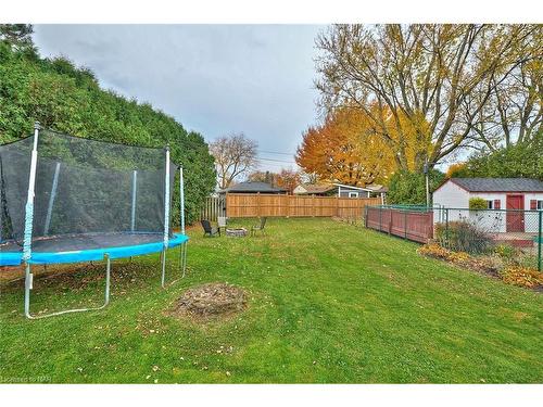 3283 Kenwood Court, Niagara Falls, ON - Outdoor With Backyard