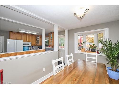 3283 Kenwood Court, Niagara Falls, ON - Indoor Photo Showing Kitchen