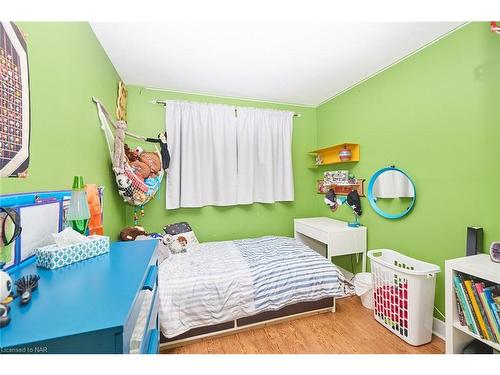 3283 Kenwood Court, Niagara Falls, ON - Indoor Photo Showing Bedroom