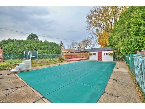 3283 Kenwood Court, Niagara Falls, ON - Outdoor With In Ground Pool