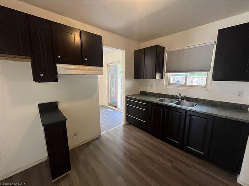 47-2 Weiden Street, St. Catharines, ON - Indoor Photo Showing Kitchen With Double Sink