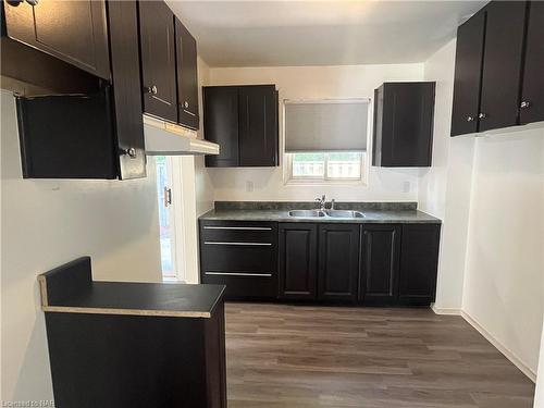 47-2 Weiden Street, St. Catharines, ON - Indoor Photo Showing Kitchen With Double Sink