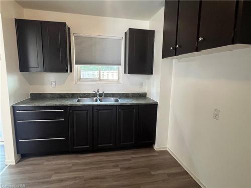 47-2 Weiden Street, St. Catharines, ON - Indoor Photo Showing Kitchen With Double Sink