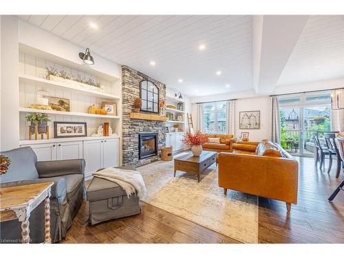 80 Willson Crossing, Fonthill, ON - Indoor Photo Showing Living Room With Fireplace