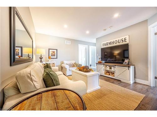 80 Willson Crossing, Fonthill, ON - Indoor Photo Showing Living Room