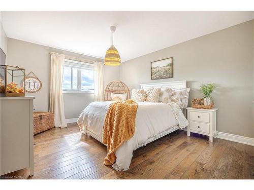 80 Willson Crossing, Fonthill, ON - Indoor Photo Showing Bedroom