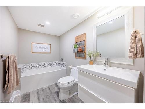 80 Willson Crossing, Fonthill, ON - Indoor Photo Showing Bathroom