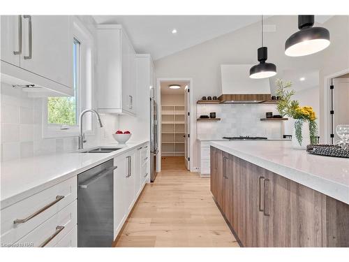 27 Maple Leaf Avenue S, Ridgeway, ON - Indoor Photo Showing Kitchen With Double Sink With Upgraded Kitchen