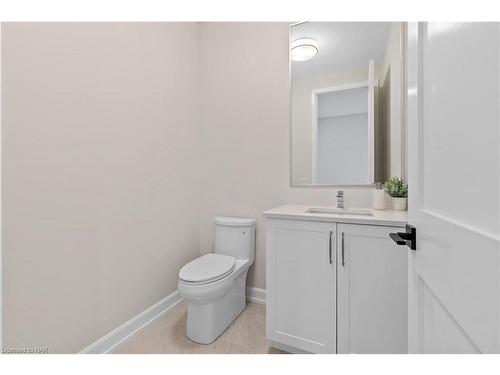 27 Maple Leaf Avenue S, Ridgeway, ON - Indoor Photo Showing Bathroom