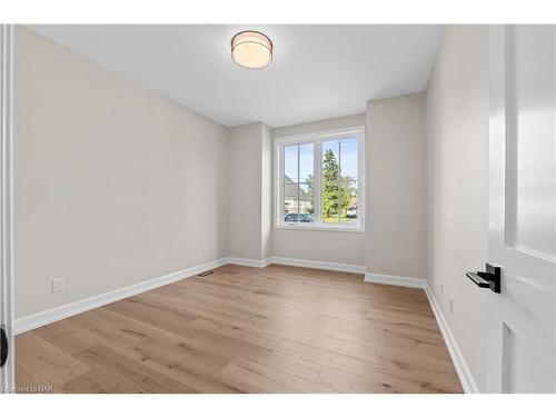 27 Maple Leaf Avenue S, Ridgeway, ON - Indoor Photo Showing Other Room