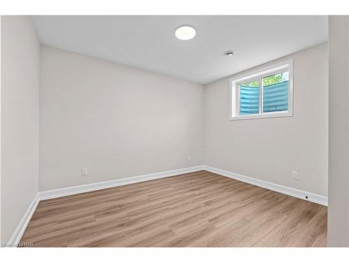 27 Maple Leaf Avenue S, Ridgeway, ON - Indoor Photo Showing Other Room