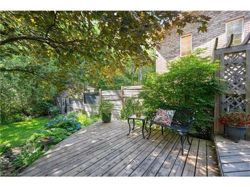 4 Fallingbrook Drive, Fonthill, ON - Outdoor With Deck Patio Veranda