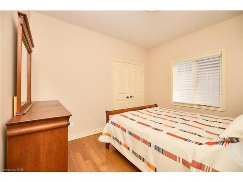 2 Seyval Place, Niagara-On-The-Lake, ON - Indoor Photo Showing Bedroom