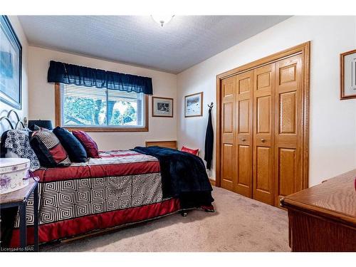 6656 Winston Street, Niagara Falls, ON - Indoor Photo Showing Bedroom