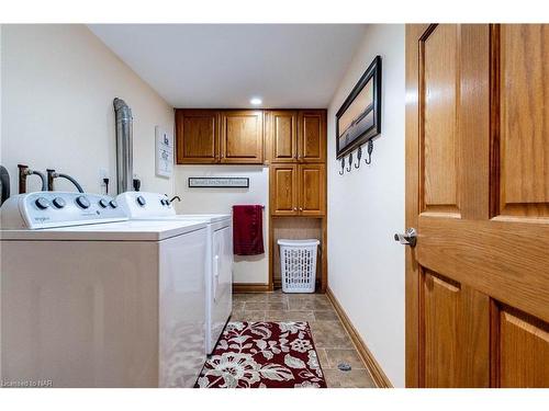 6656 Winston Street, Niagara Falls, ON - Indoor Photo Showing Laundry Room