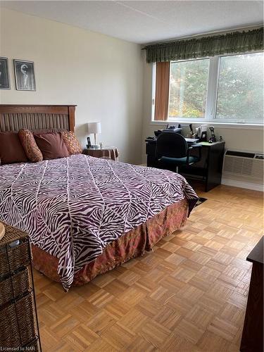 201-3364 Montrose Road, Niagara Falls, ON - Indoor Photo Showing Bedroom