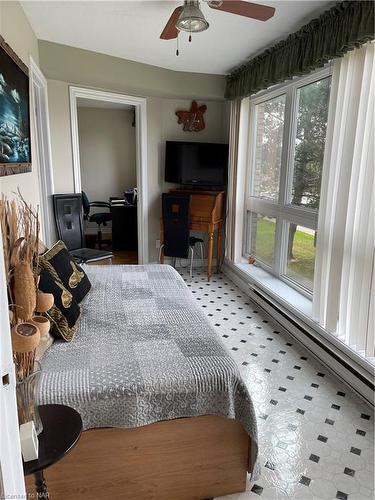 201-3364 Montrose Road, Niagara Falls, ON - Indoor Photo Showing Bedroom