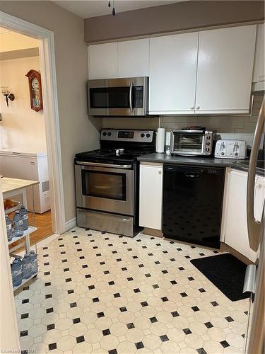 201-3364 Montrose Road, Niagara Falls, ON - Indoor Photo Showing Kitchen