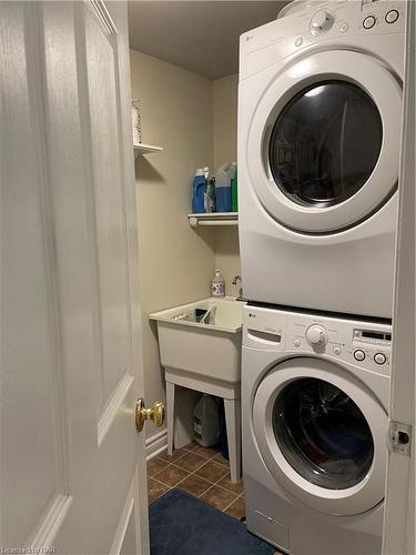 201-3364 Montrose Road, Niagara Falls, ON - Indoor Photo Showing Laundry Room