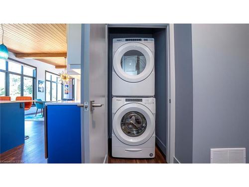 8037 Walkers Drive, Strathroy, ON - Indoor Photo Showing Laundry Room