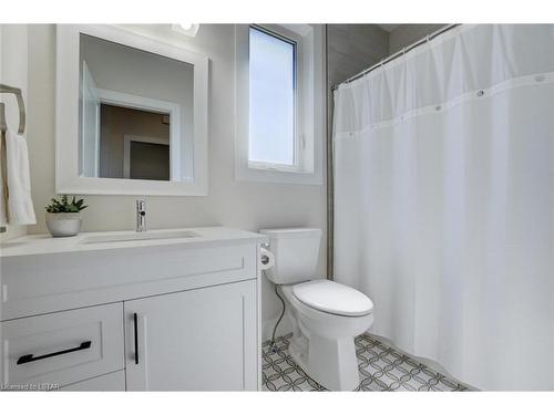 283 King Street, Glencoe, ON - Indoor Photo Showing Bathroom