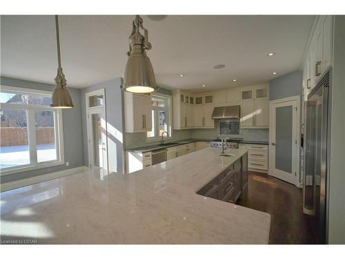 2675 Torrey Pines Way, London, ON - Indoor Photo Showing Kitchen With Upgraded Kitchen
