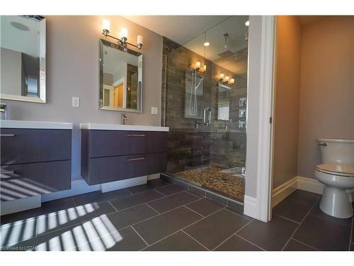 2675 Torrey Pines Way, London, ON - Indoor Photo Showing Bathroom