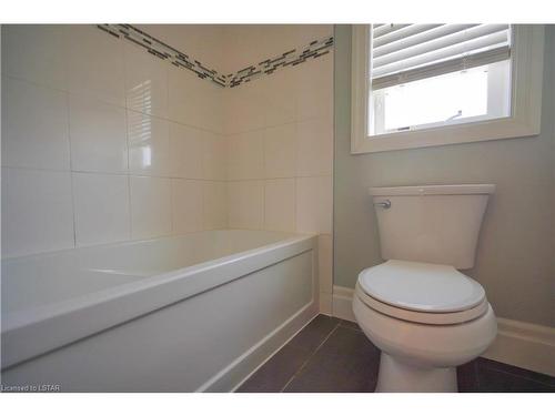 2675 Torrey Pines Way, London, ON - Indoor Photo Showing Bathroom