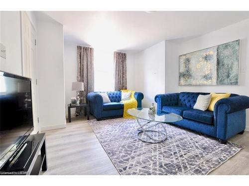784 Little Grey Street, London, ON - Indoor Photo Showing Living Room