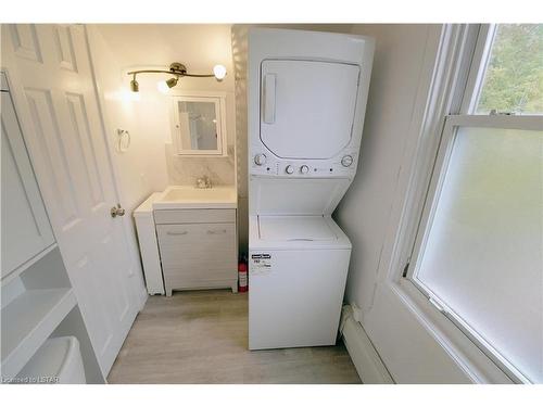 784 Little Grey Street, London, ON - Indoor Photo Showing Laundry Room