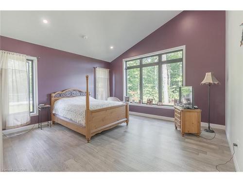 74346 Driftwood Drive, Bluewater, ON - Indoor Photo Showing Bedroom
