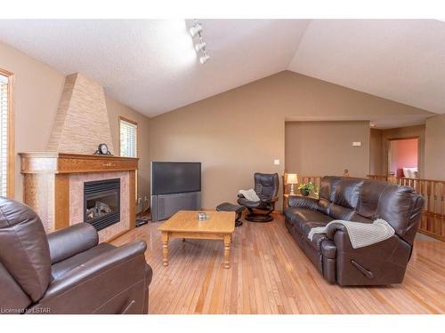 1104 Gladstone Drive, Dorchester, ON - Indoor Photo Showing Living Room With Fireplace