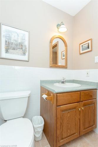 1104 Gladstone Drive, Dorchester, ON - Indoor Photo Showing Bathroom