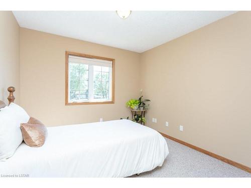 1104 Gladstone Drive, Dorchester, ON - Indoor Photo Showing Bedroom